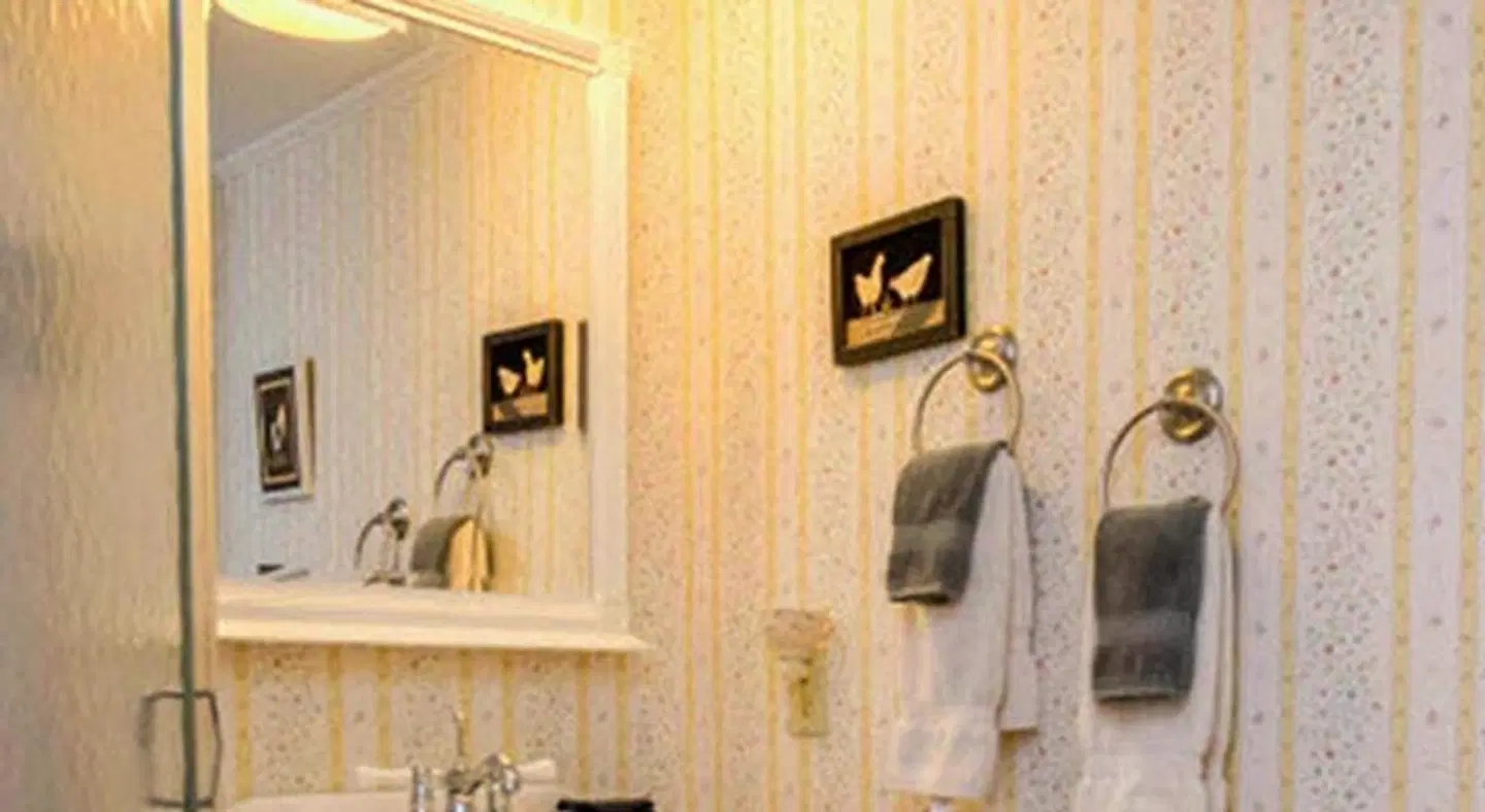 Blackberry Inn BATHROOM