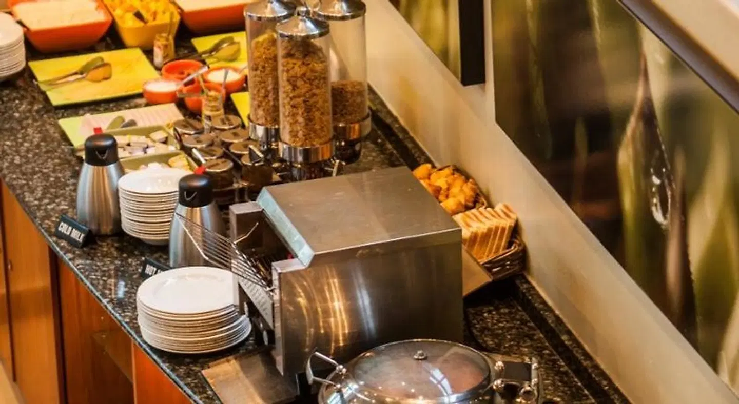 StayEasy Pretoria BAR