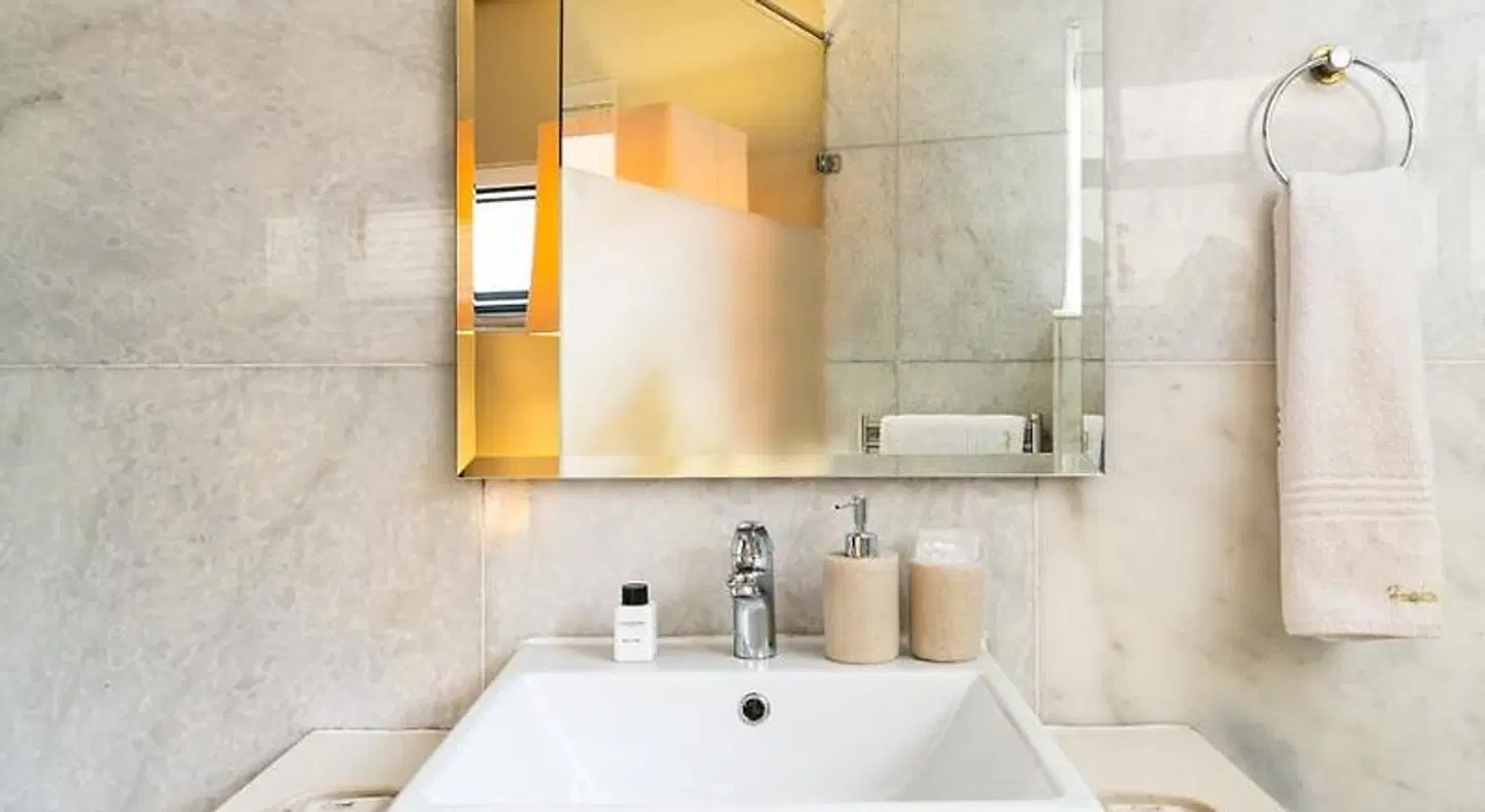 Houghton View 13 Luxury Apartments BATHROOM