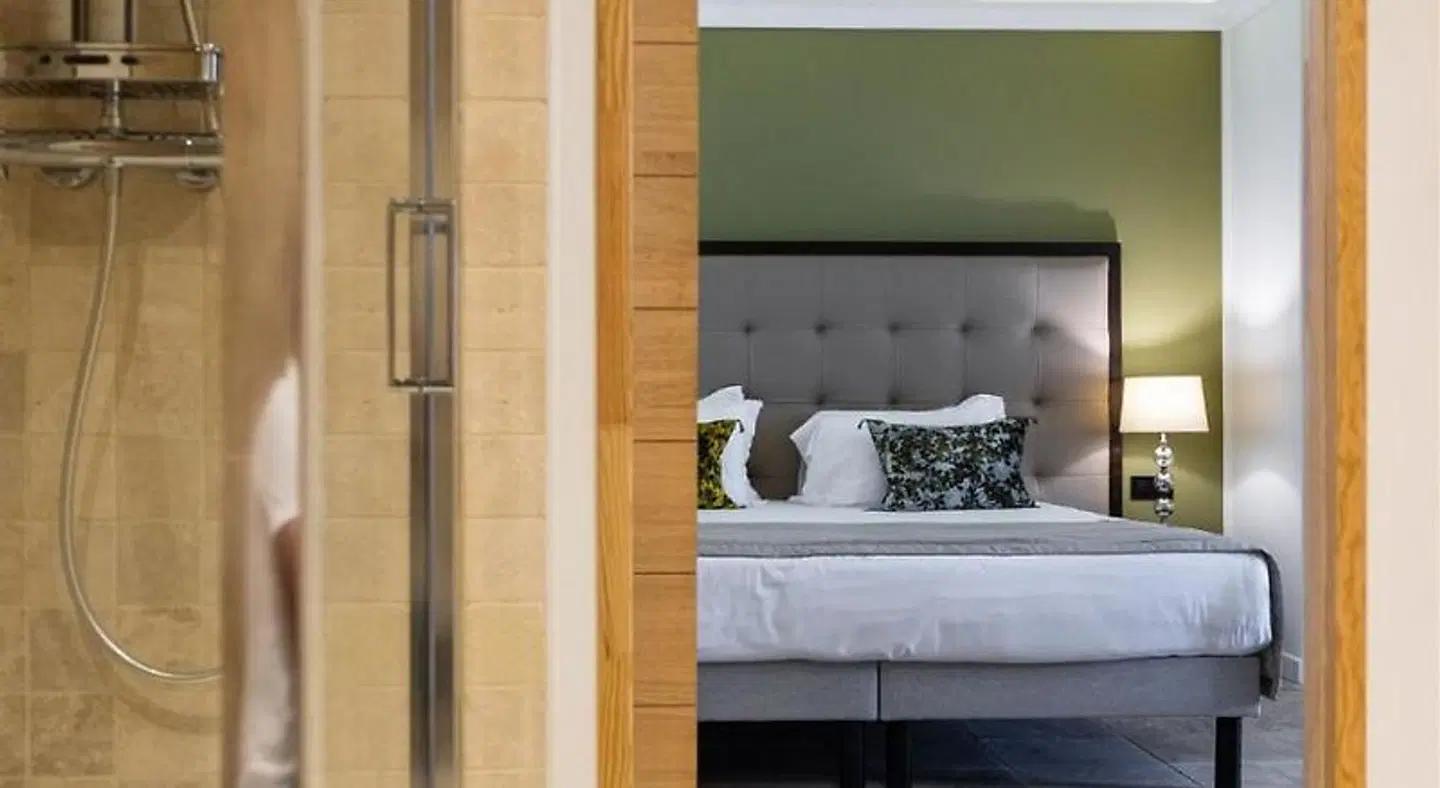 Hôtel Des Gouverneurs BATHROOM