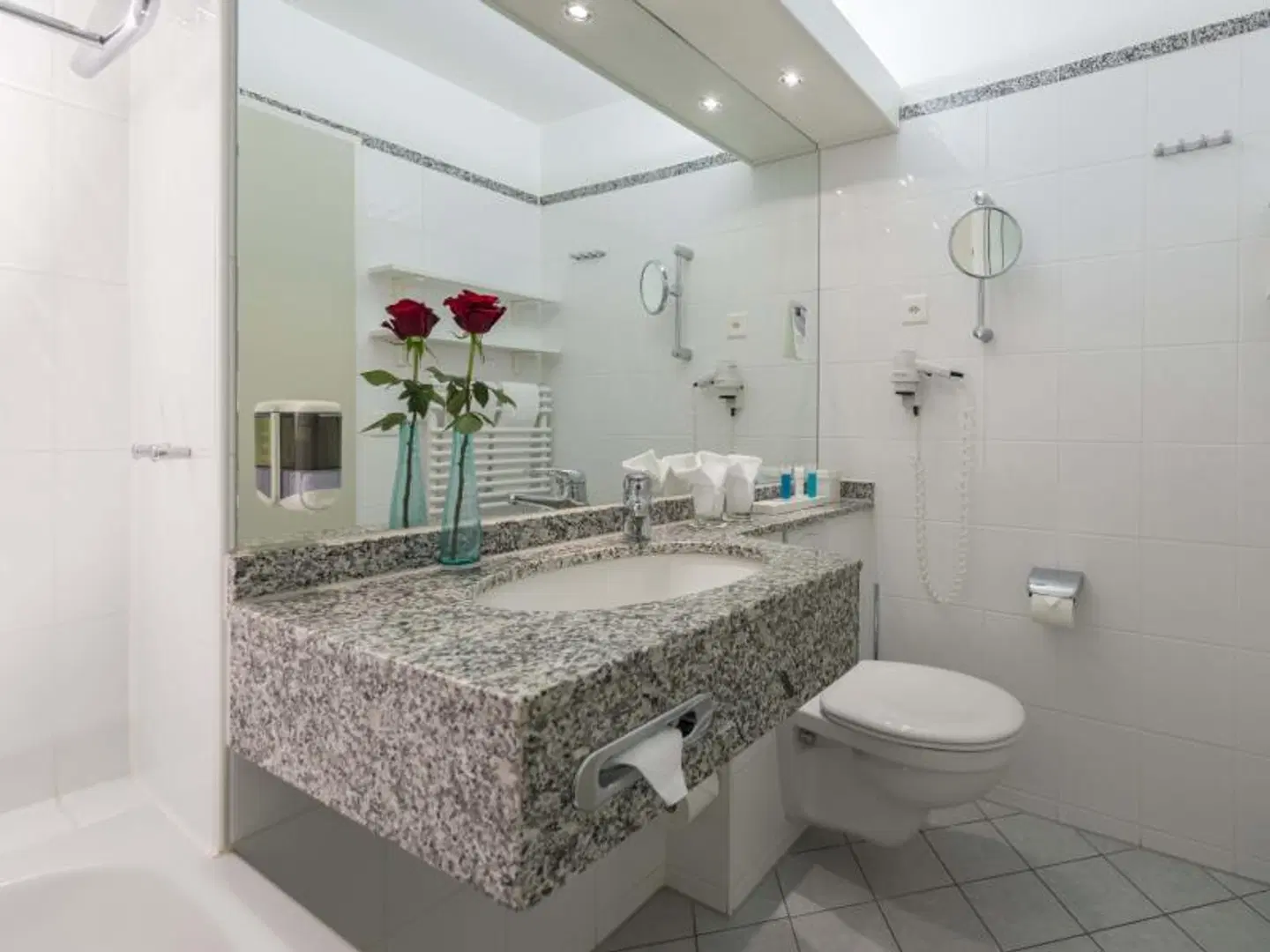 Dorint Beatenberg Blüemlisalp BATHROOM