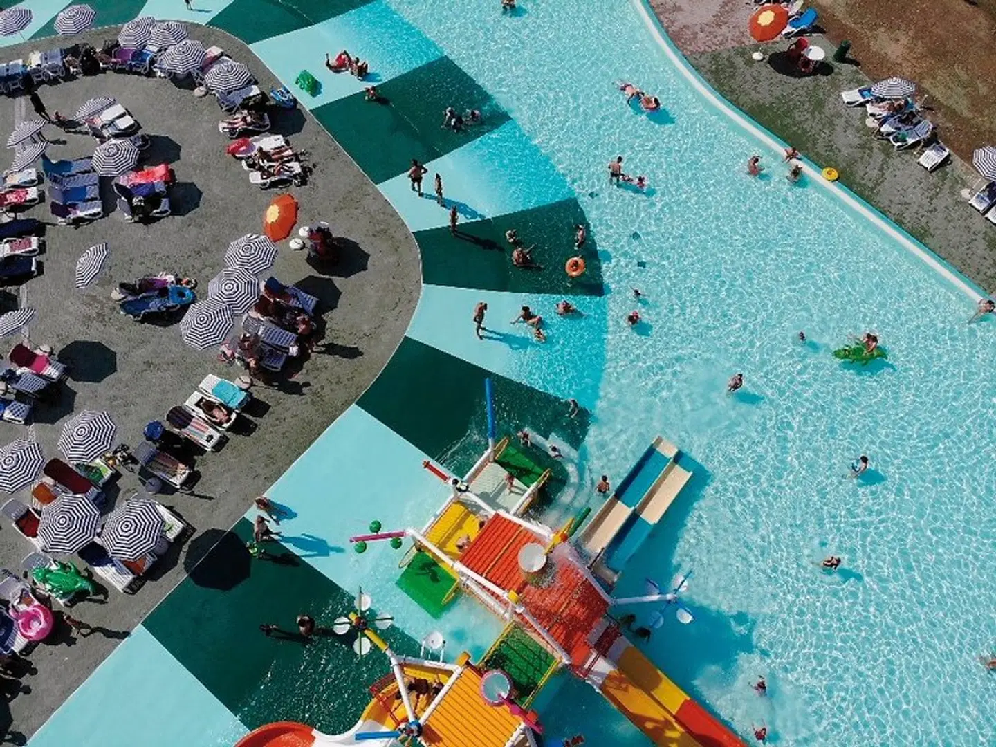 Sisan Family Resort OUTDOOR_POOL