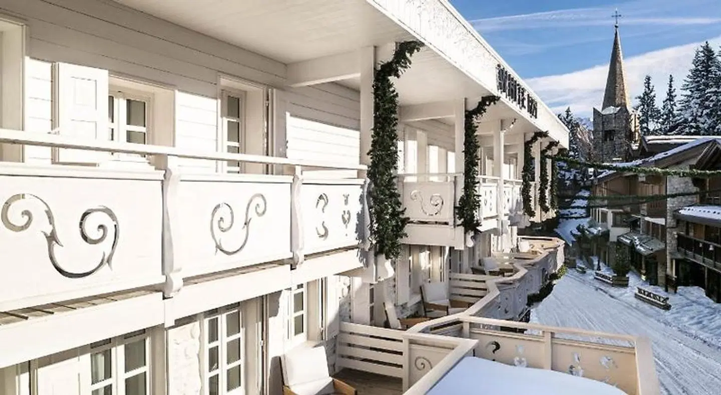 White 1921 Courchevel MODEL_IMPRESSION