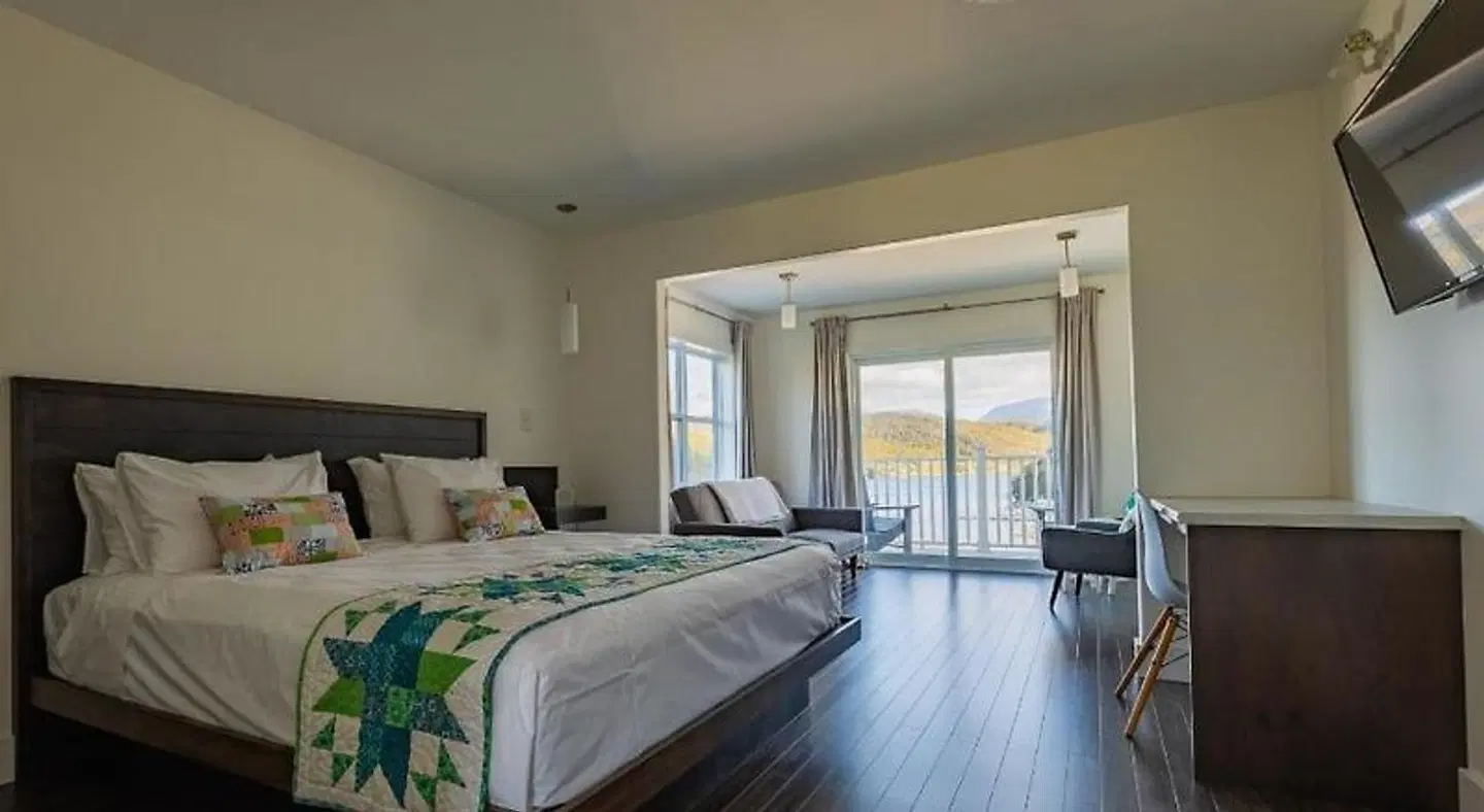 The Tides Inn ROOM_EXAMPLE