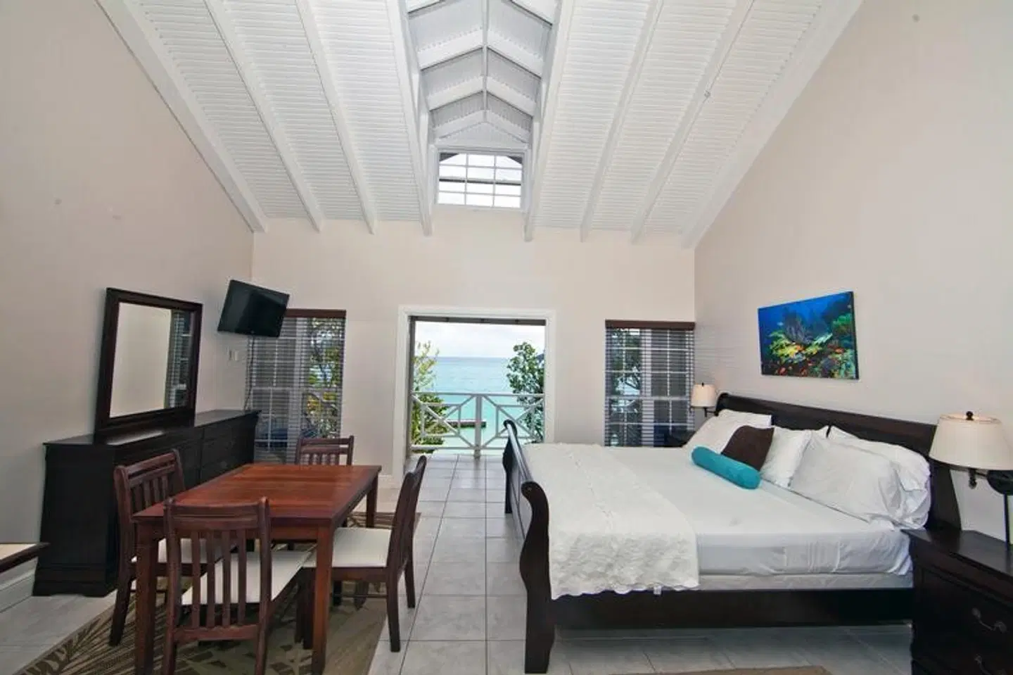 Blue Waters Inn ROOM_EXAMPLE