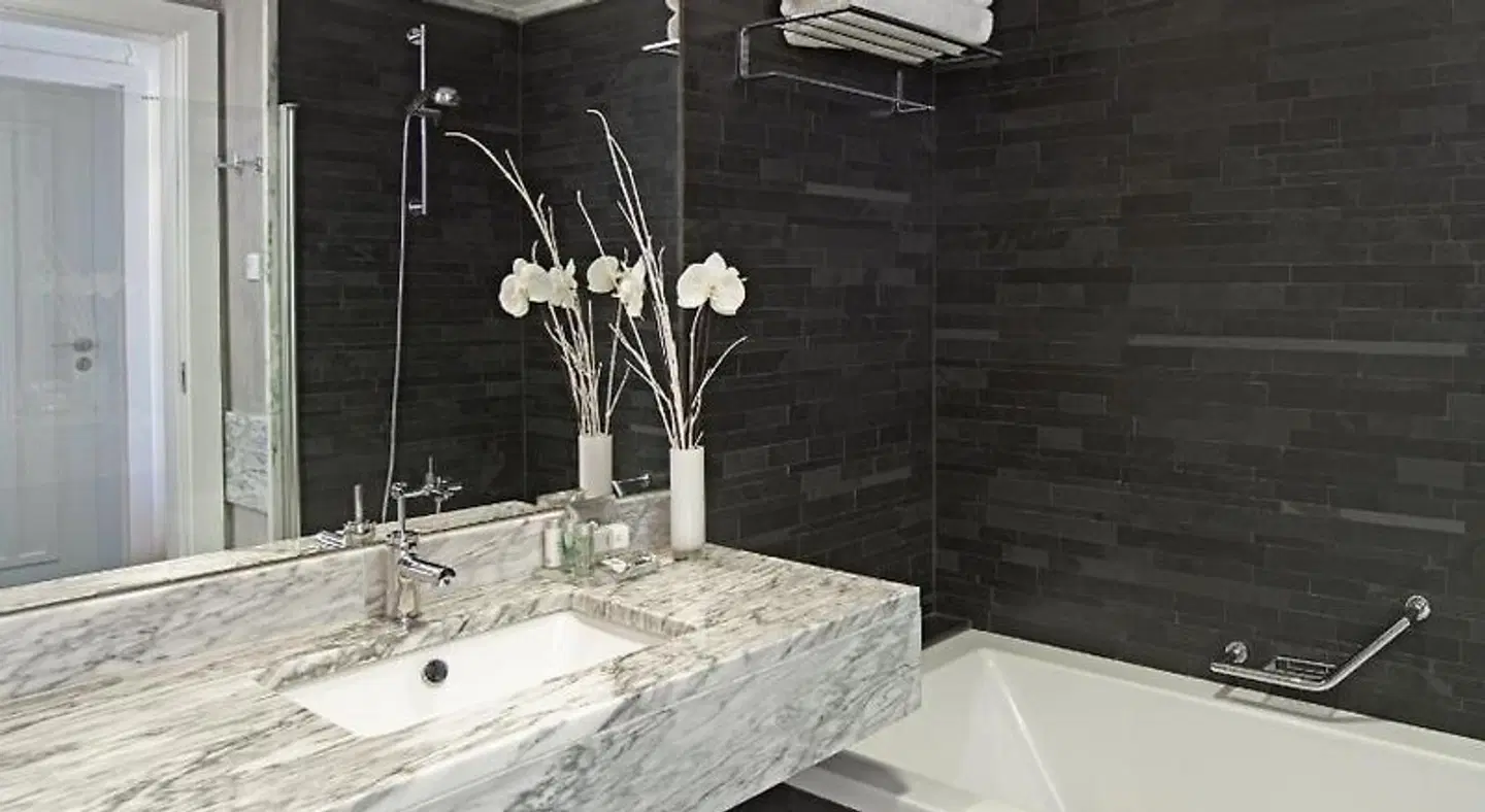 Real Marina Hotel & Spa BATHROOM