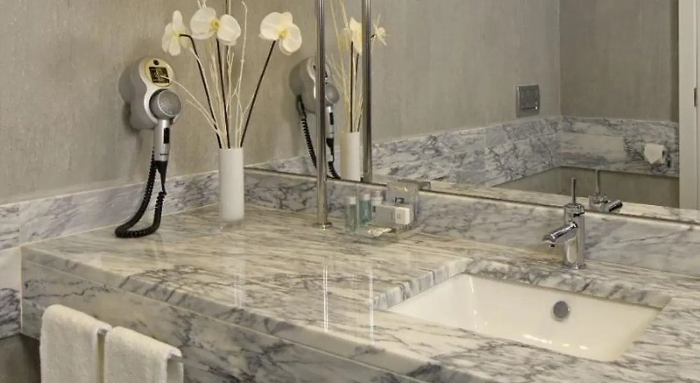 Real Marina Hotel & Spa BATHROOM