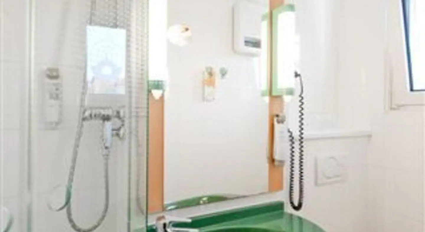 ibis Muenchen City BATHROOM
