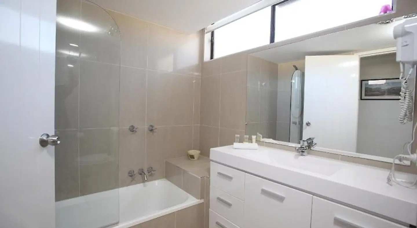 Gemini Resort BATHROOM