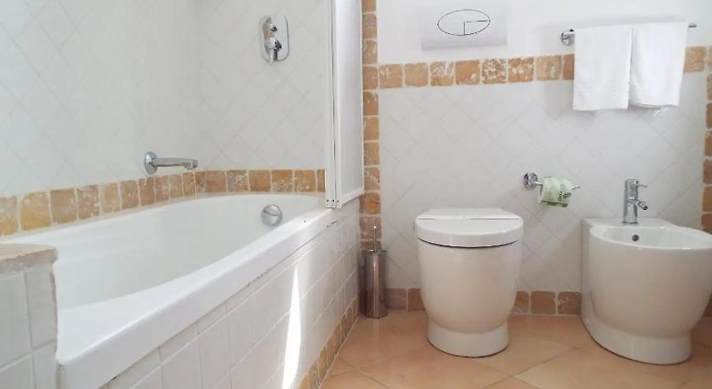Villa De Pasquale BATHROOM