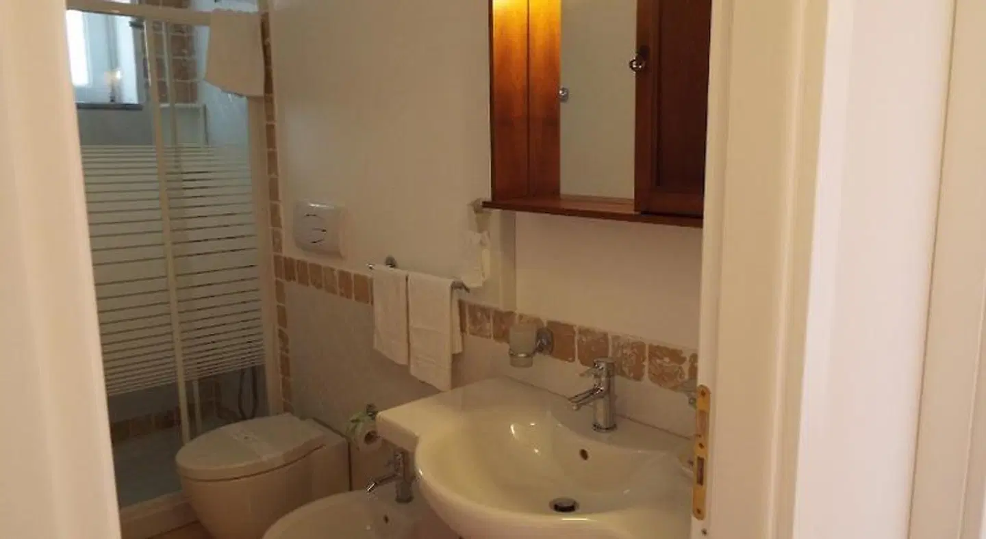 Villa De Pasquale BATHROOM