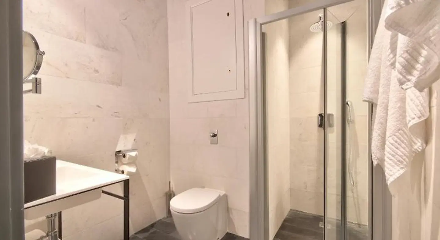 La Falconeria BATHROOM