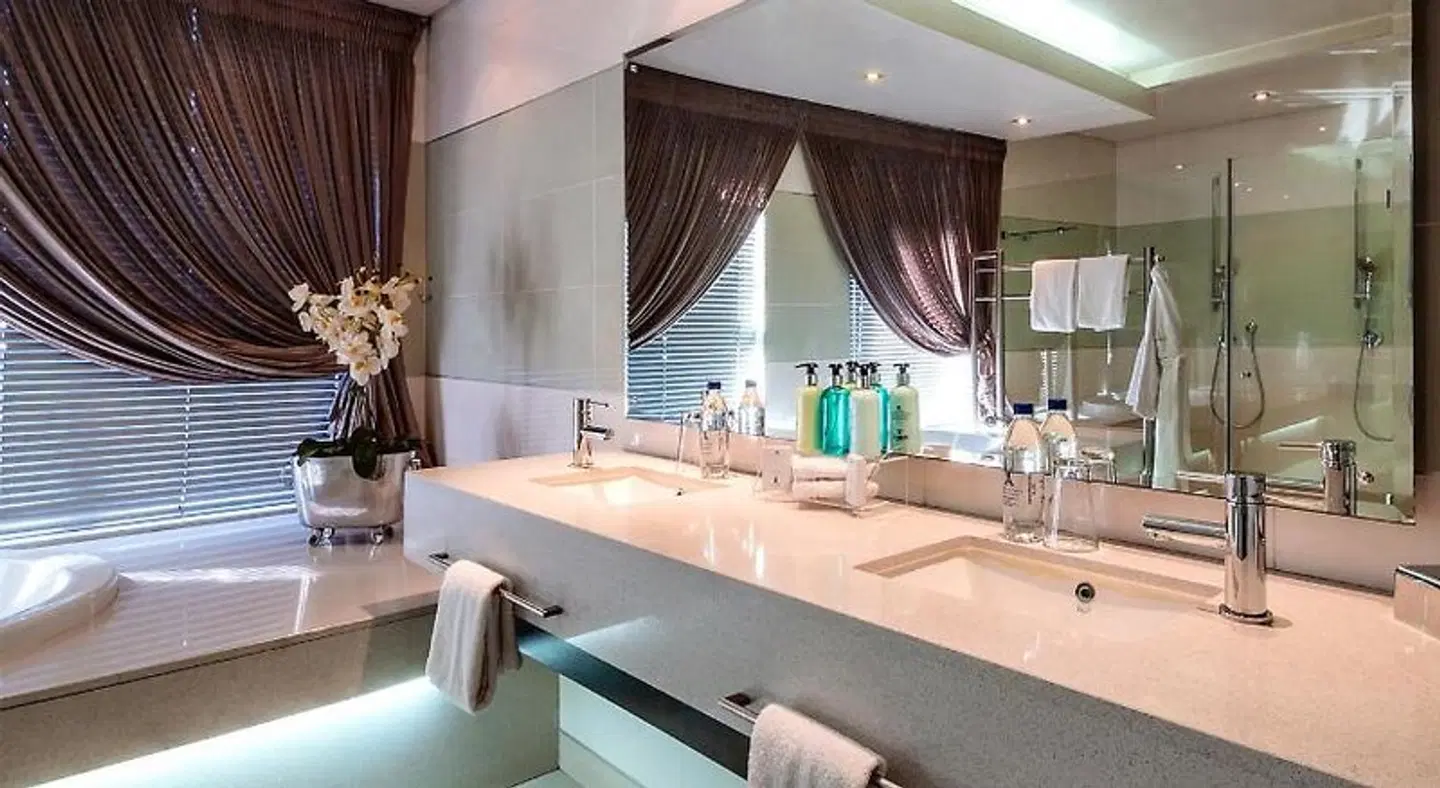 The Fairway Hotel & Spa BATHROOM