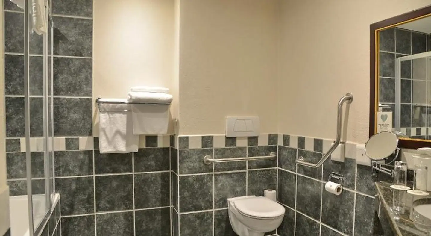 City Lodge Hotel Grandwest Cape Town BATHROOM