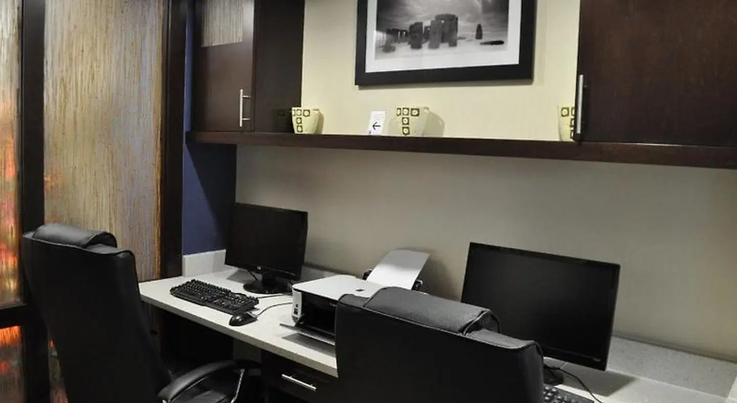 Best Western Plus Berkshire Hills Inn & Suites ROOM_EXAMPLE