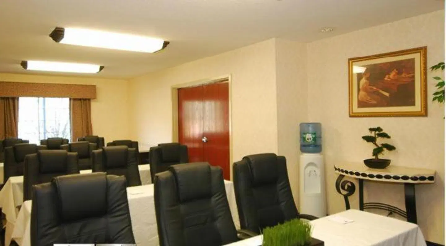 Best Western Plus Berkshire Hills Inn & Suites LOUNGE_LOBBY