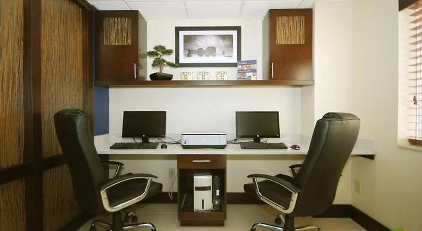 Best Western Plus Berkshire Hills Inn & Suites LOUNGE_LOBBY