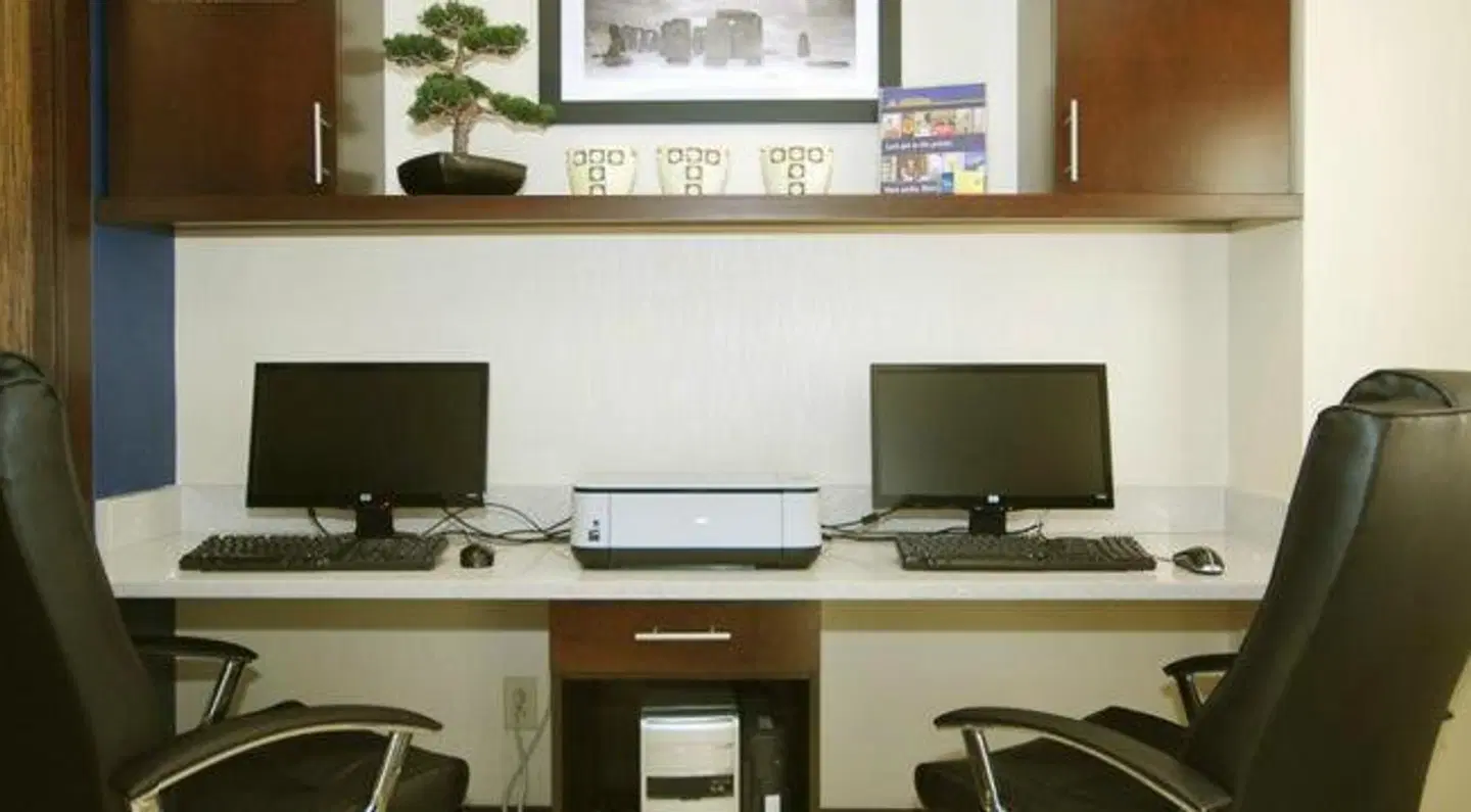 Best Western Plus Berkshire Hills Inn & Suites CONFERENCE