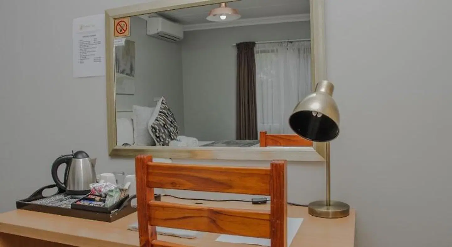 Woodpecker's Inn ROOM_EXAMPLE