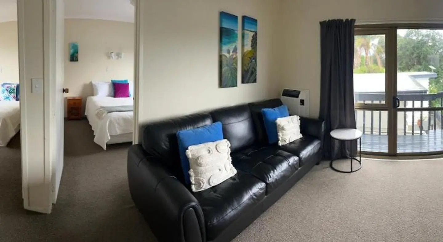 Tipi and Bobs Waterfront Lodge ROOM_EXAMPLE