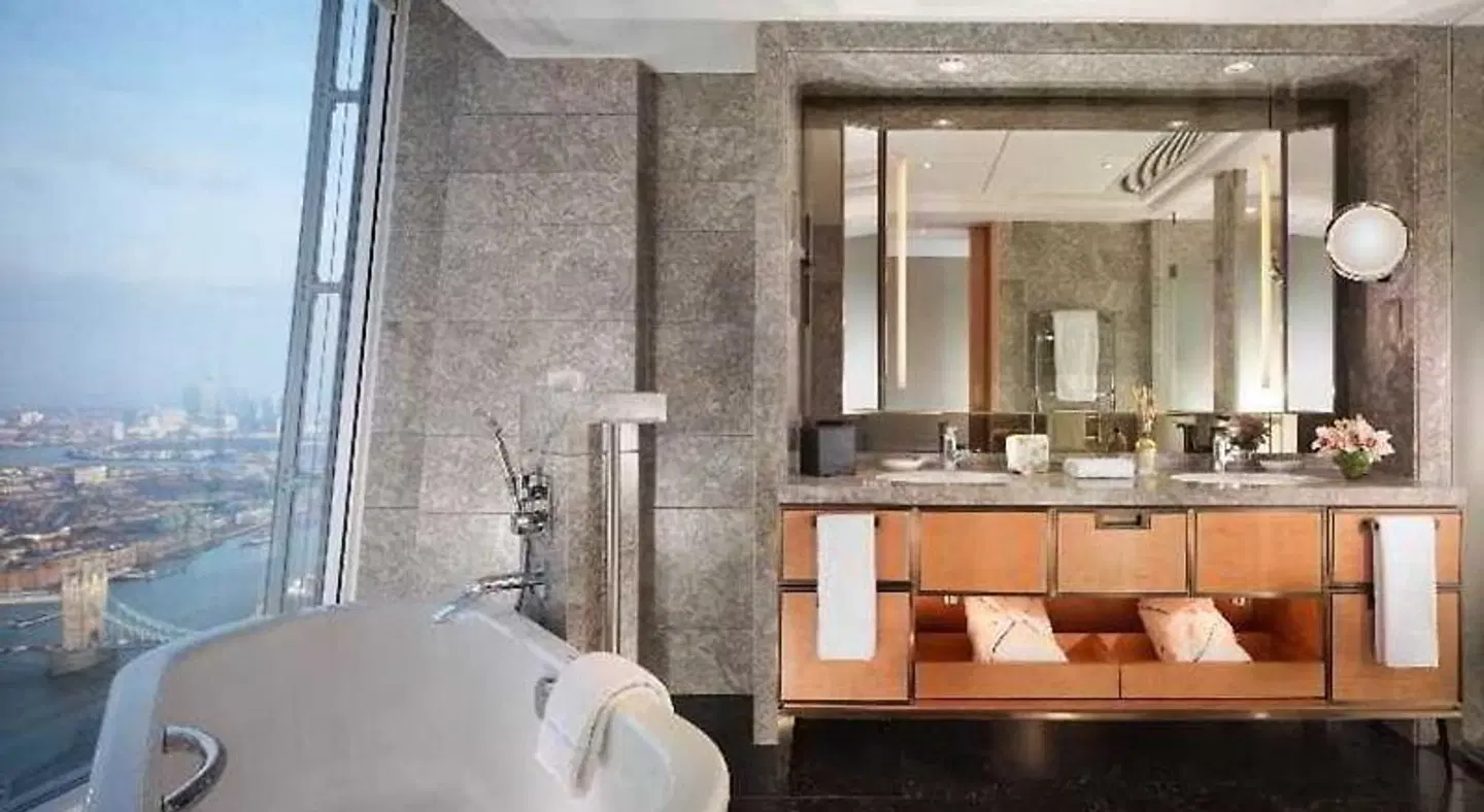Shangri-La Hotel, At The Shard, London BATHROOM