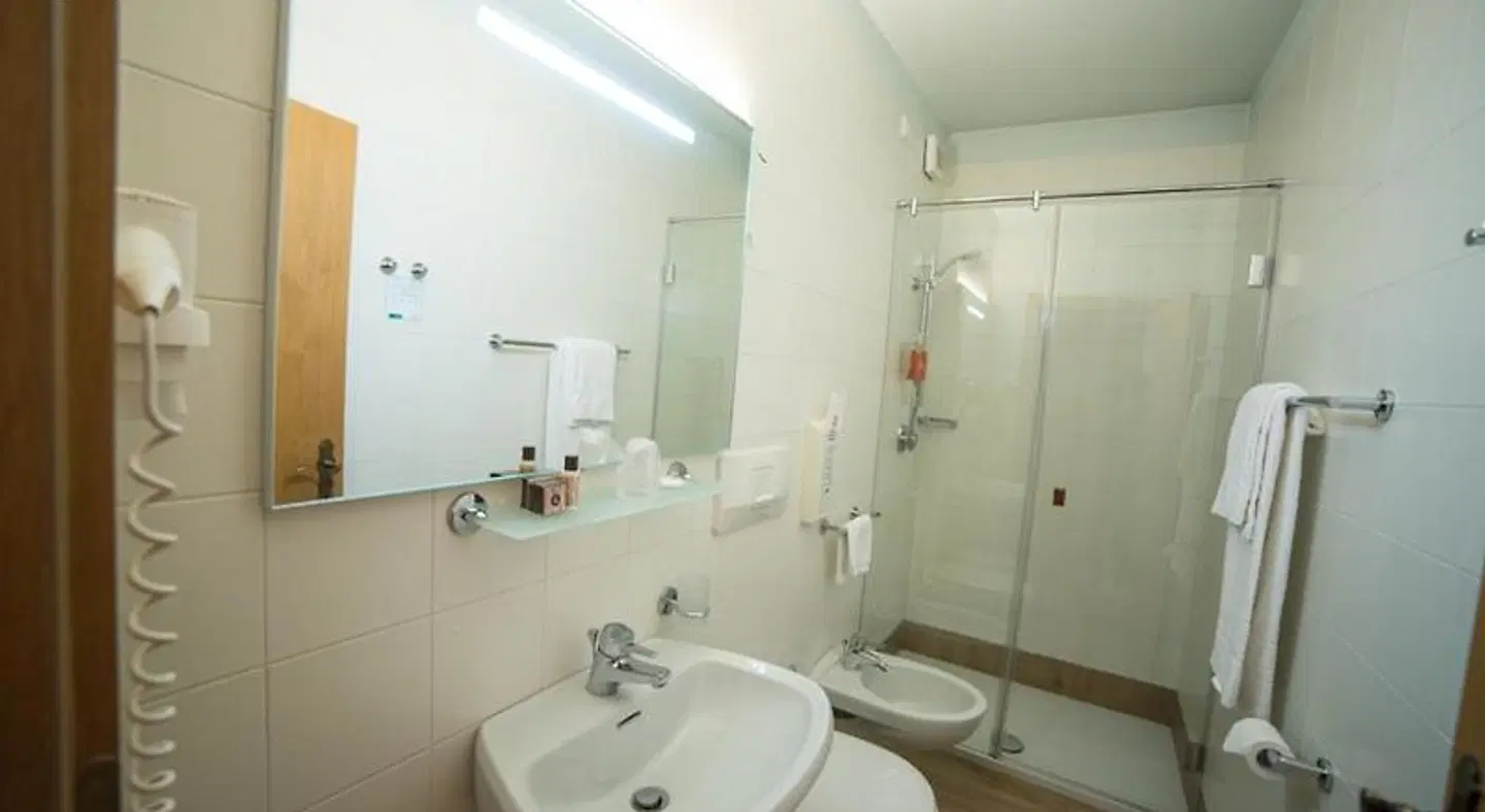 Olimpionico Hotel BATHROOM