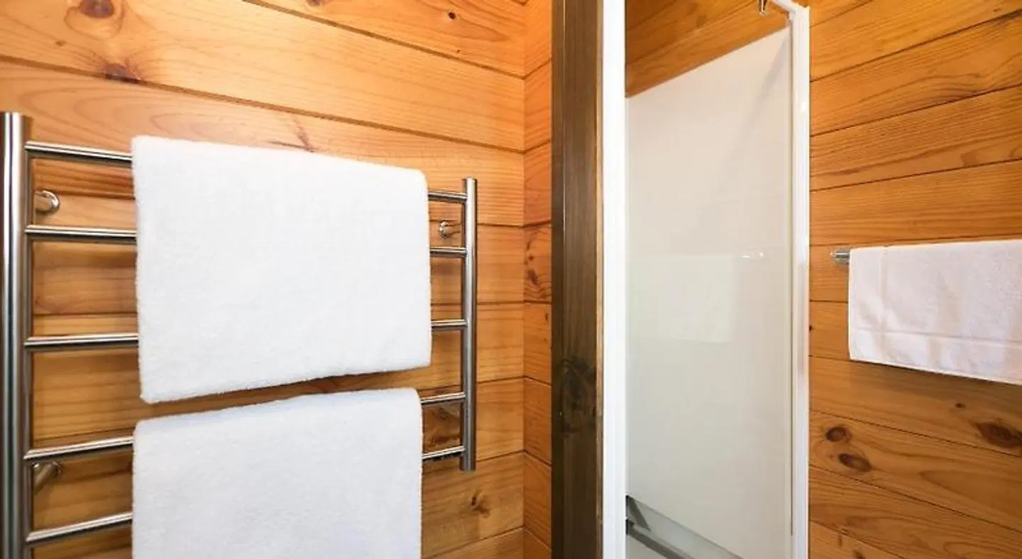 Lockwood Manor Motel BATHROOM