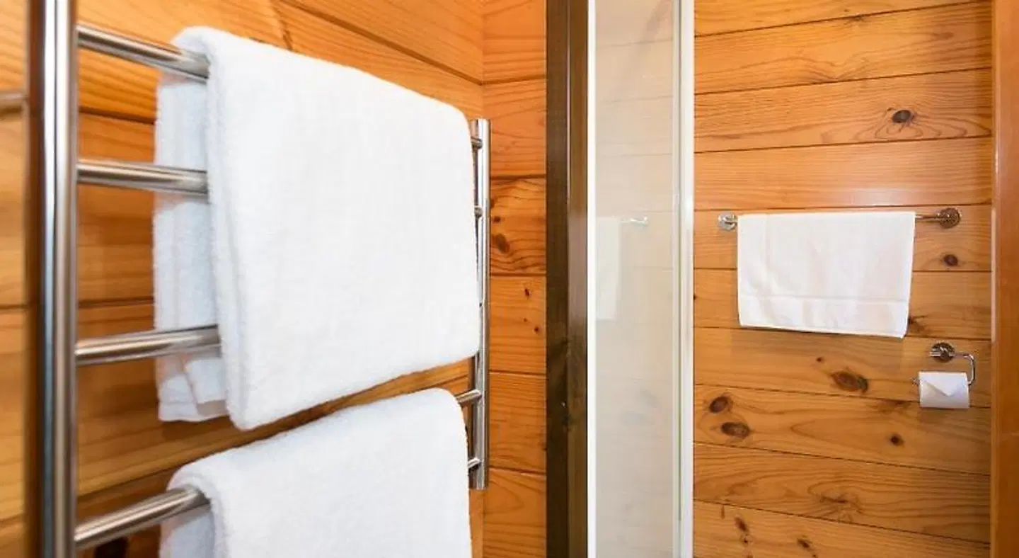 Lockwood Manor Motel BATHROOM