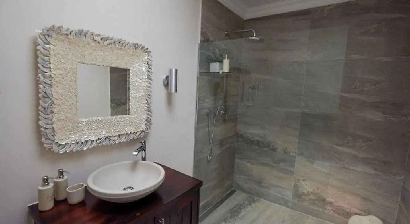 Cultivar Guest Lodge BATHROOM