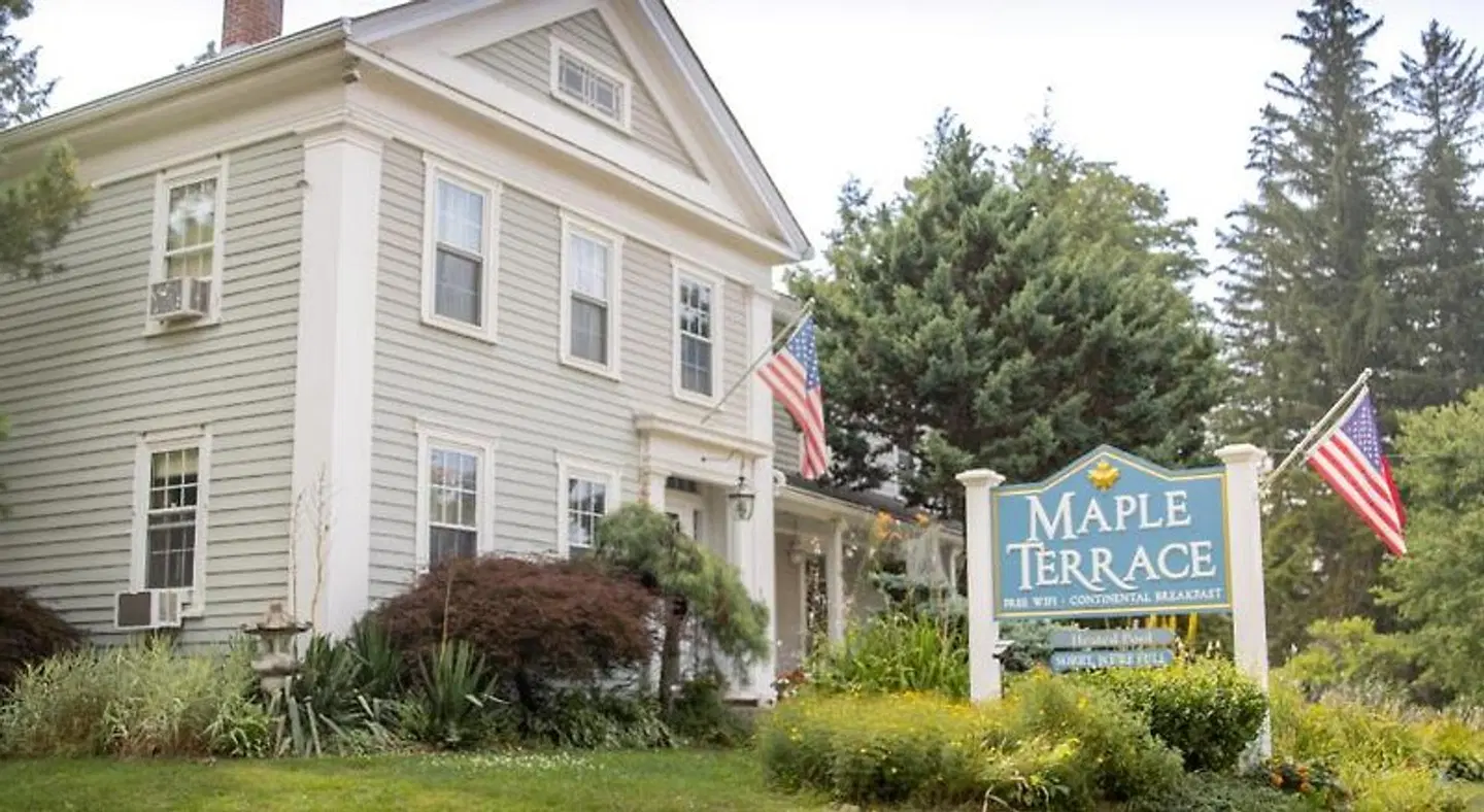 Maple Terrace Motel EXTERIOR