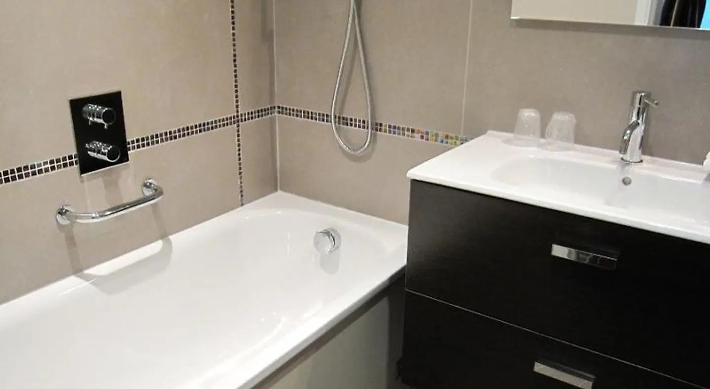 Hôtel Harvey BATHROOM