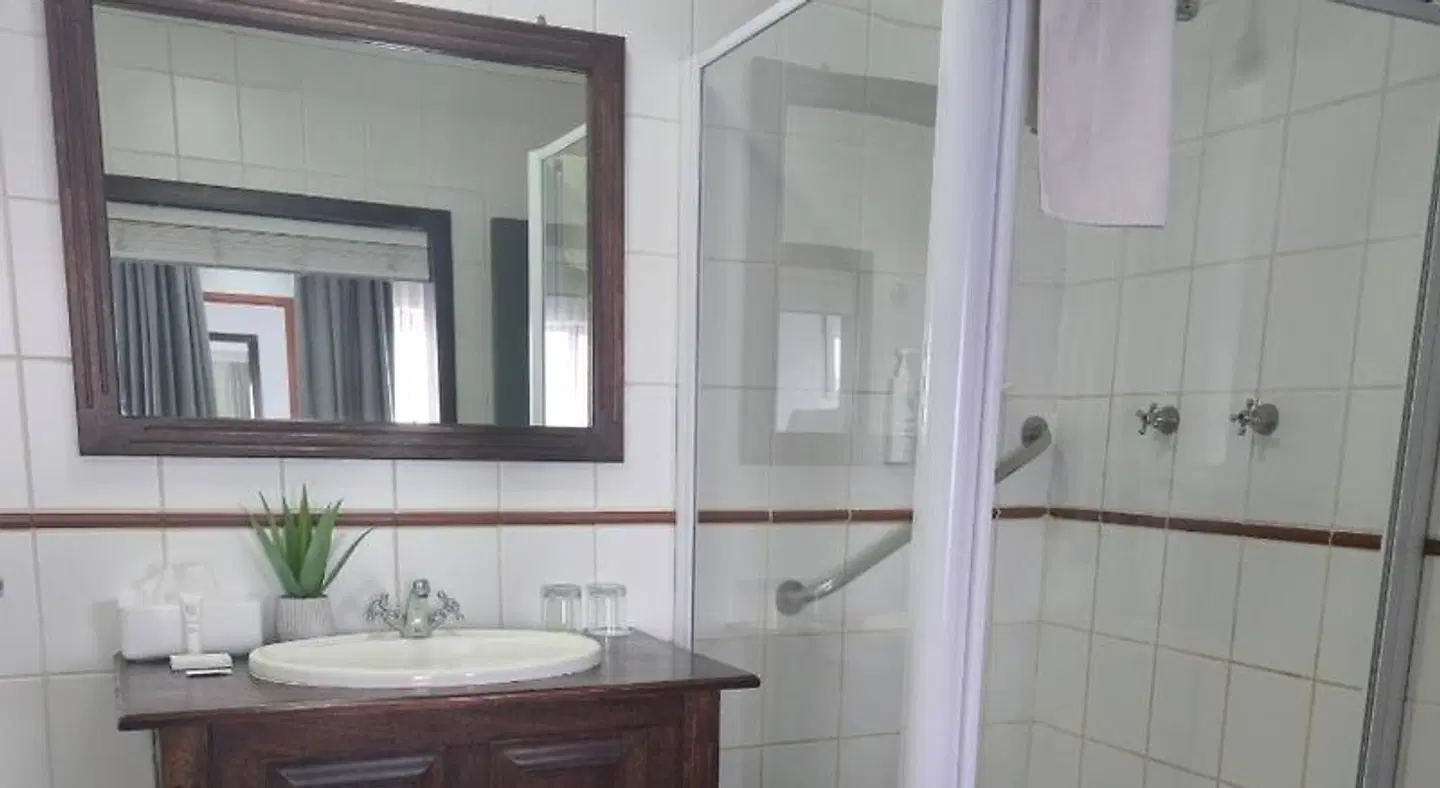 Protea Hotel by Marriott Harrismith Montrose BATHROOM