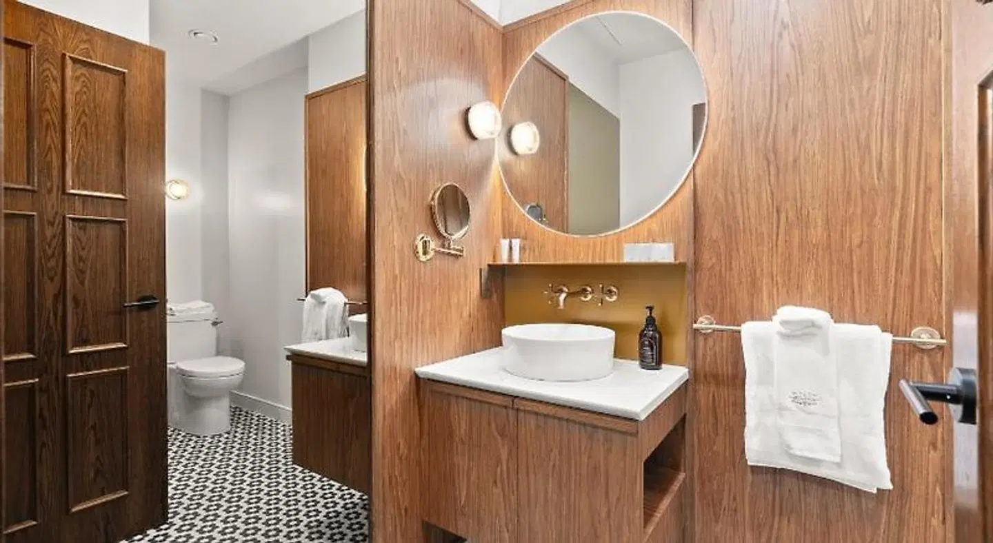 Hotel Maurice BATHROOM