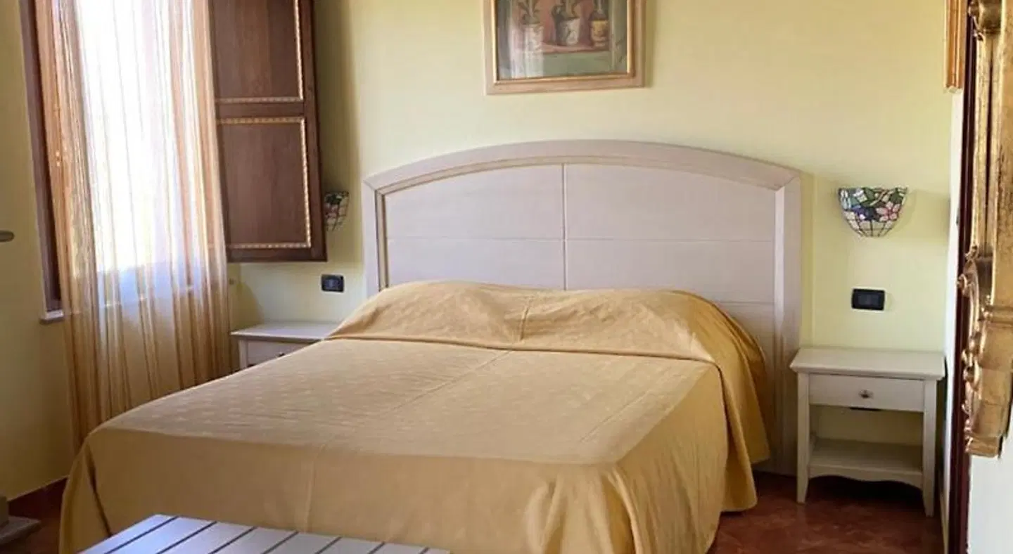 Dama Estense ROOM_EXAMPLE