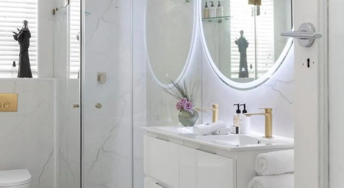 The Clarendon - Bantry Bay BATHROOM