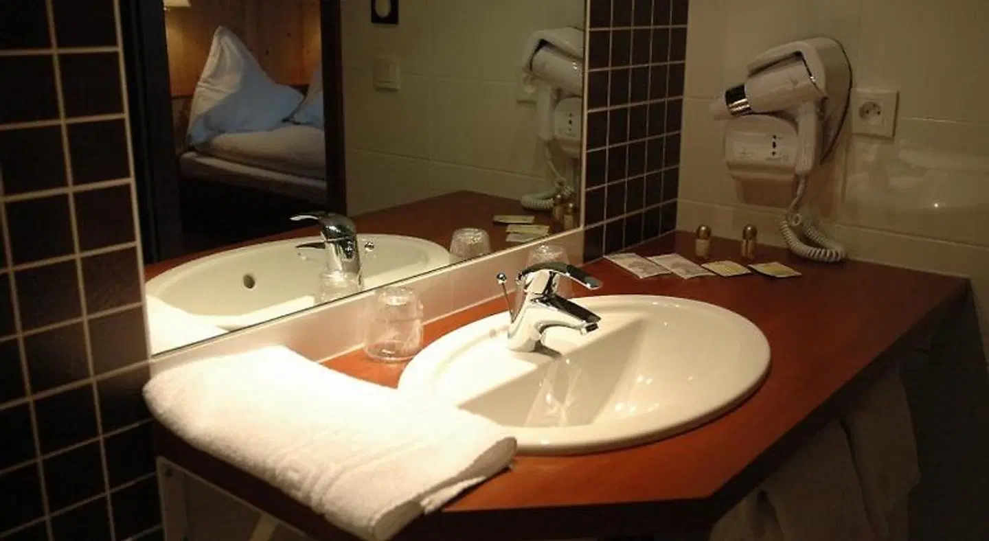 Le Falken BATHROOM