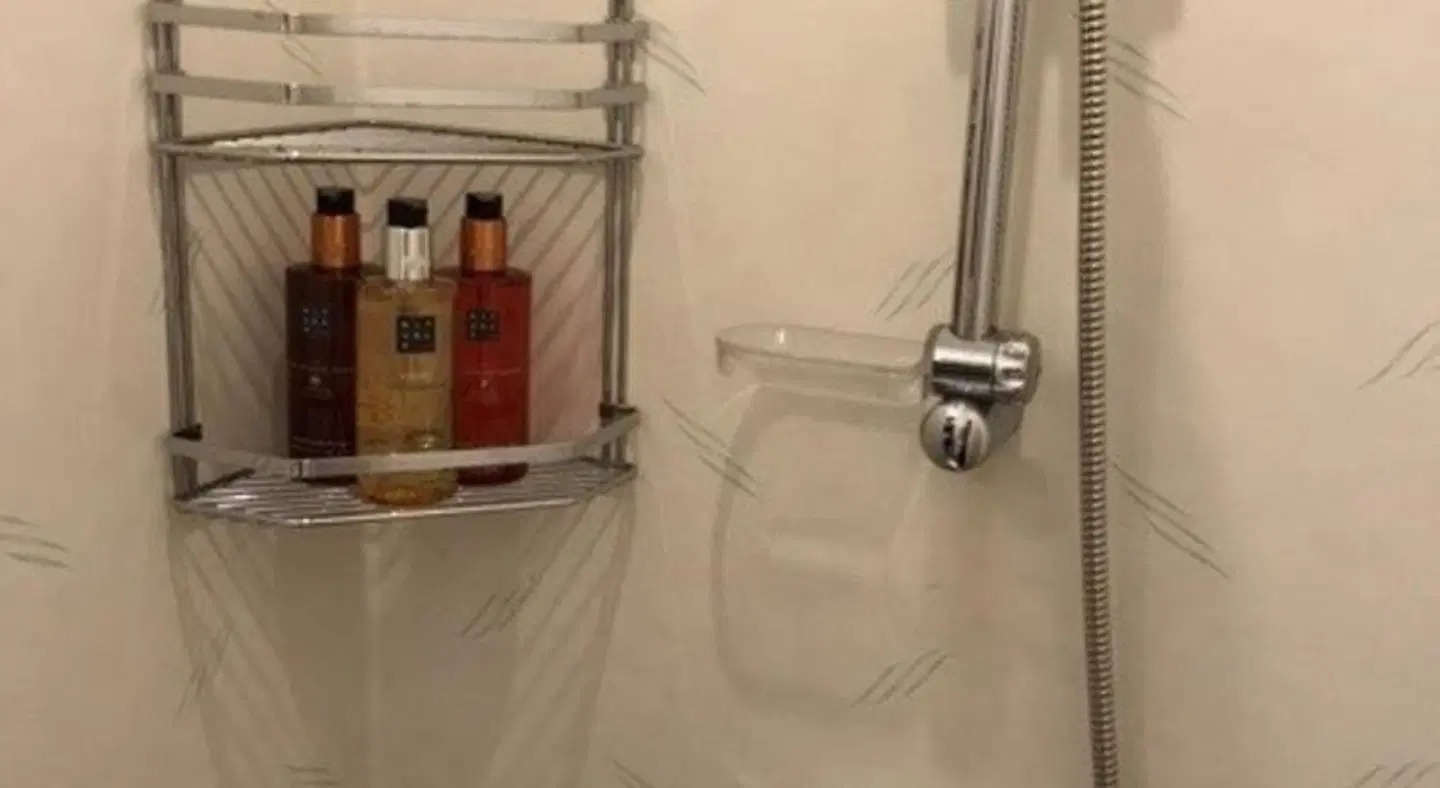 Hotell Kaprifol BATHROOM