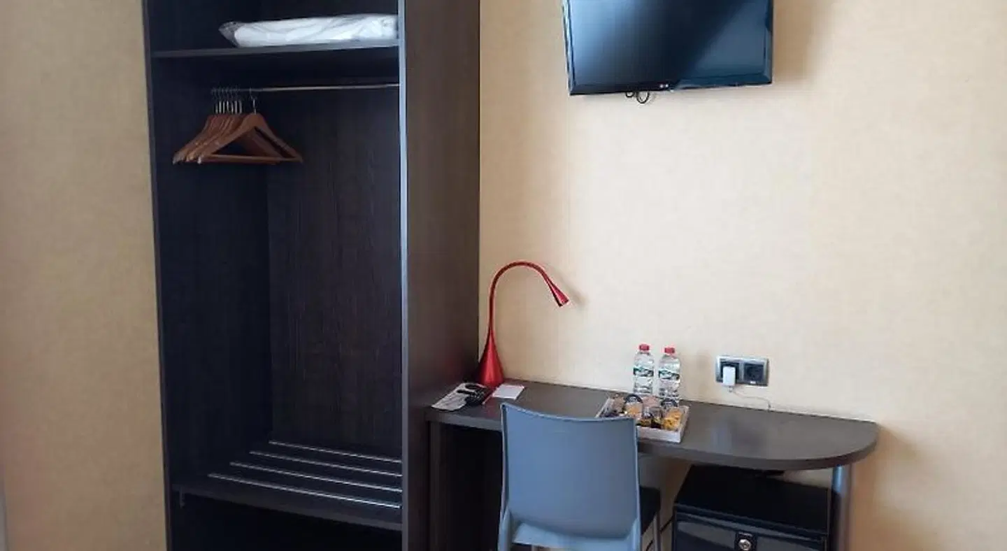 1948 Manresa ROOM_EXAMPLE