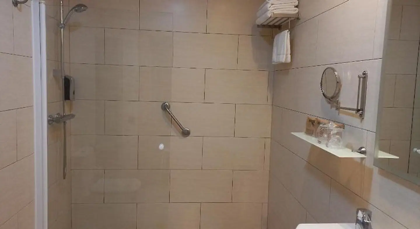 1948 Manresa BATHROOM