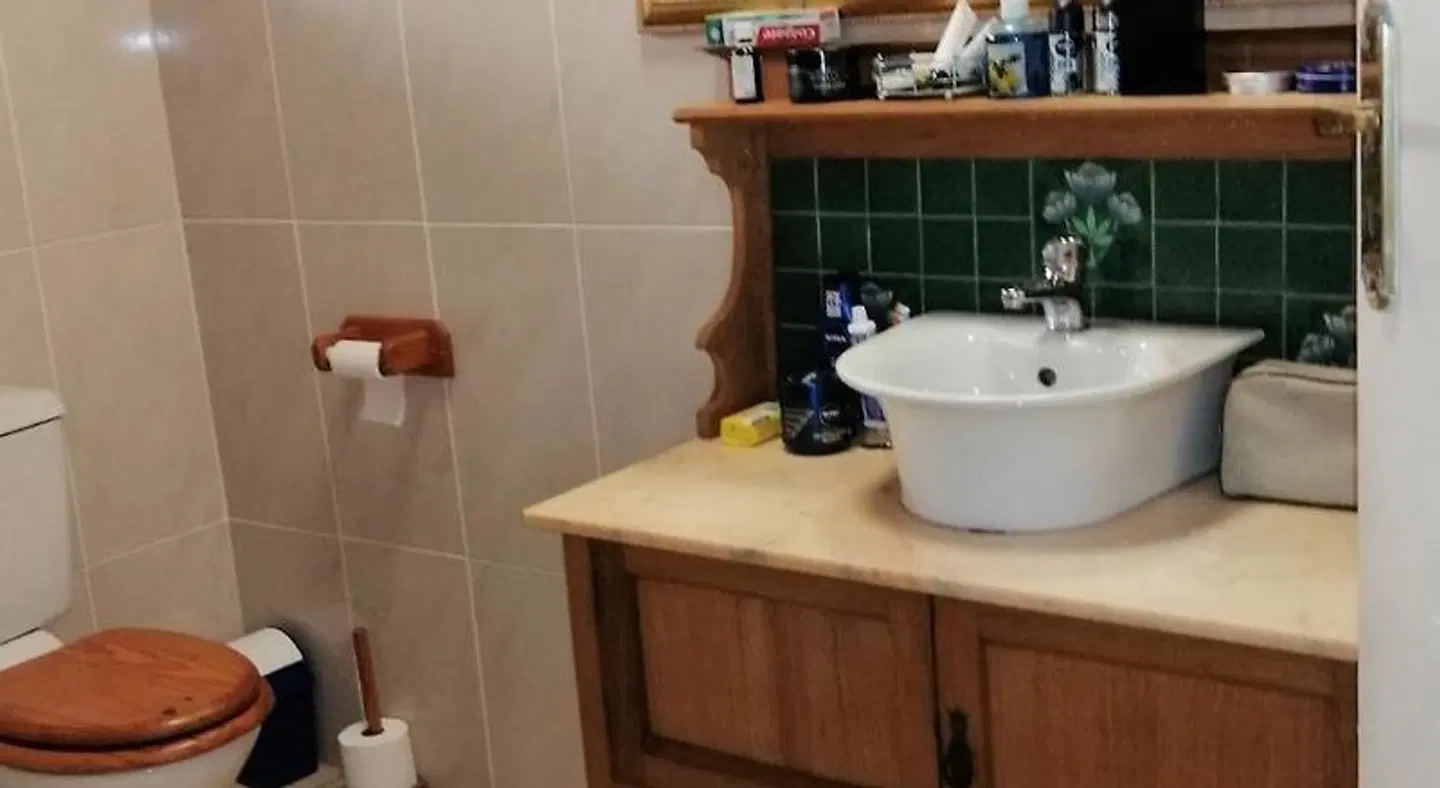 Dolphin Point B&B BATHROOM
