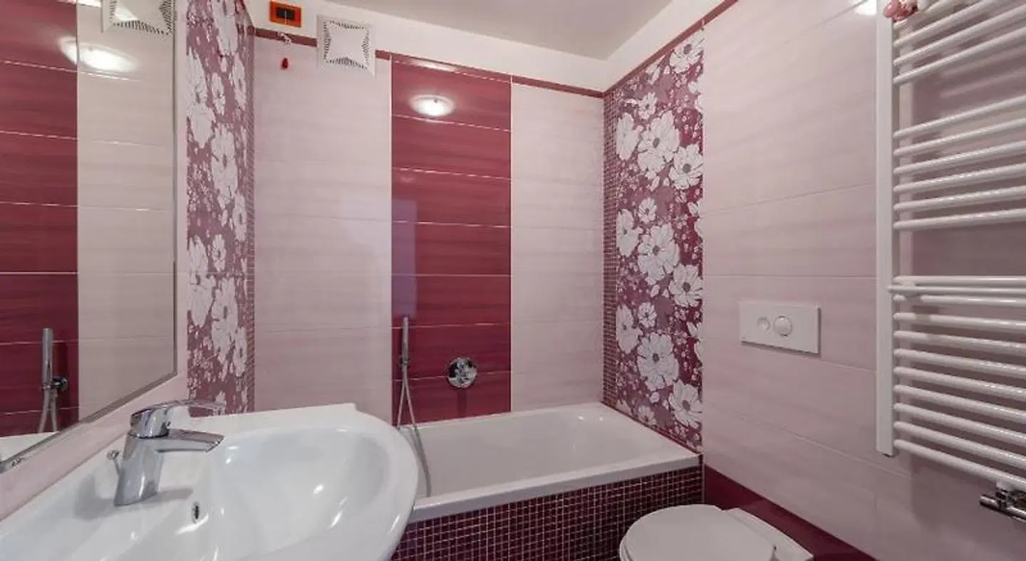 Latemar Spitze BATHROOM