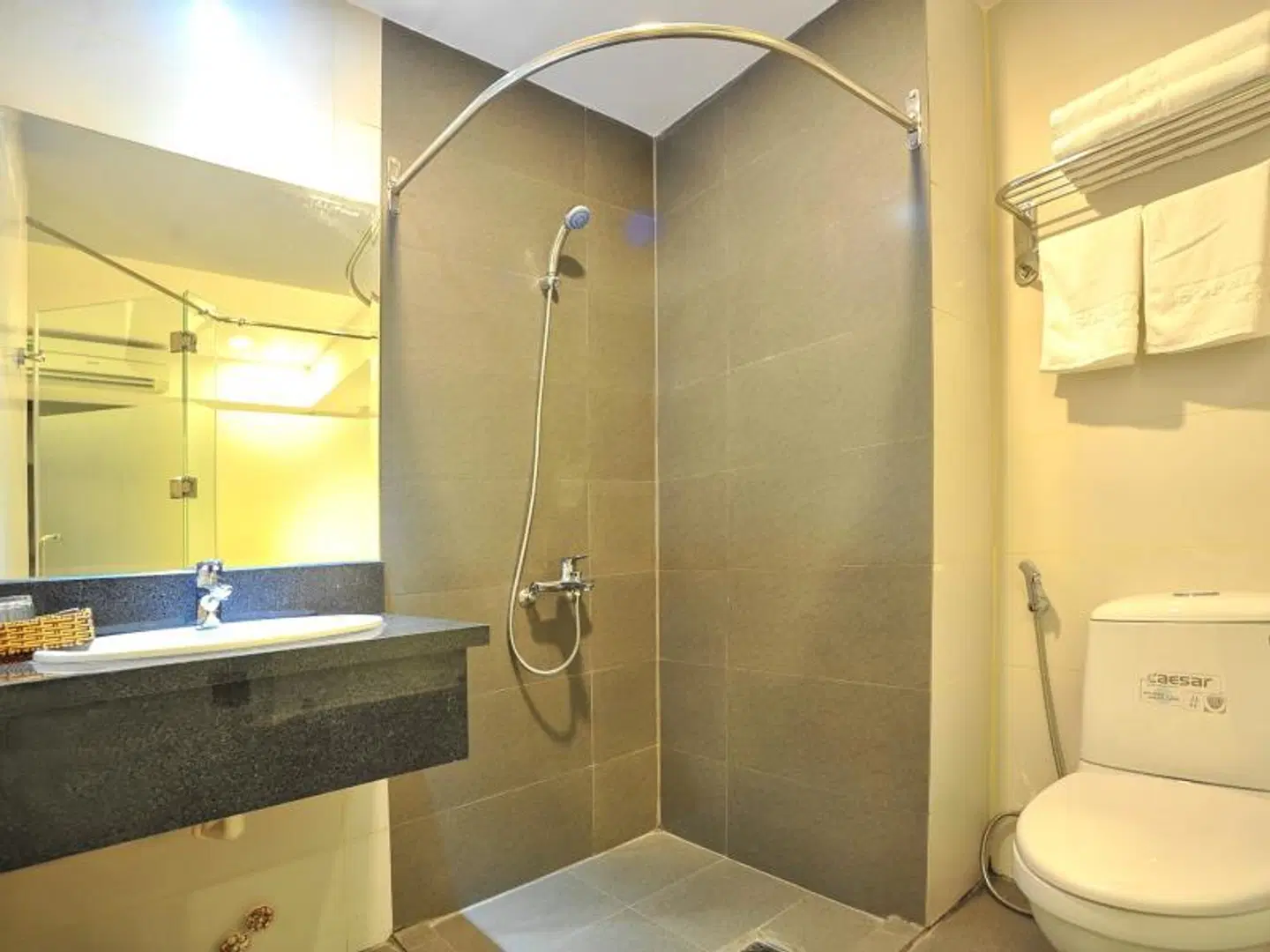 Sophia Hotel BATHROOM