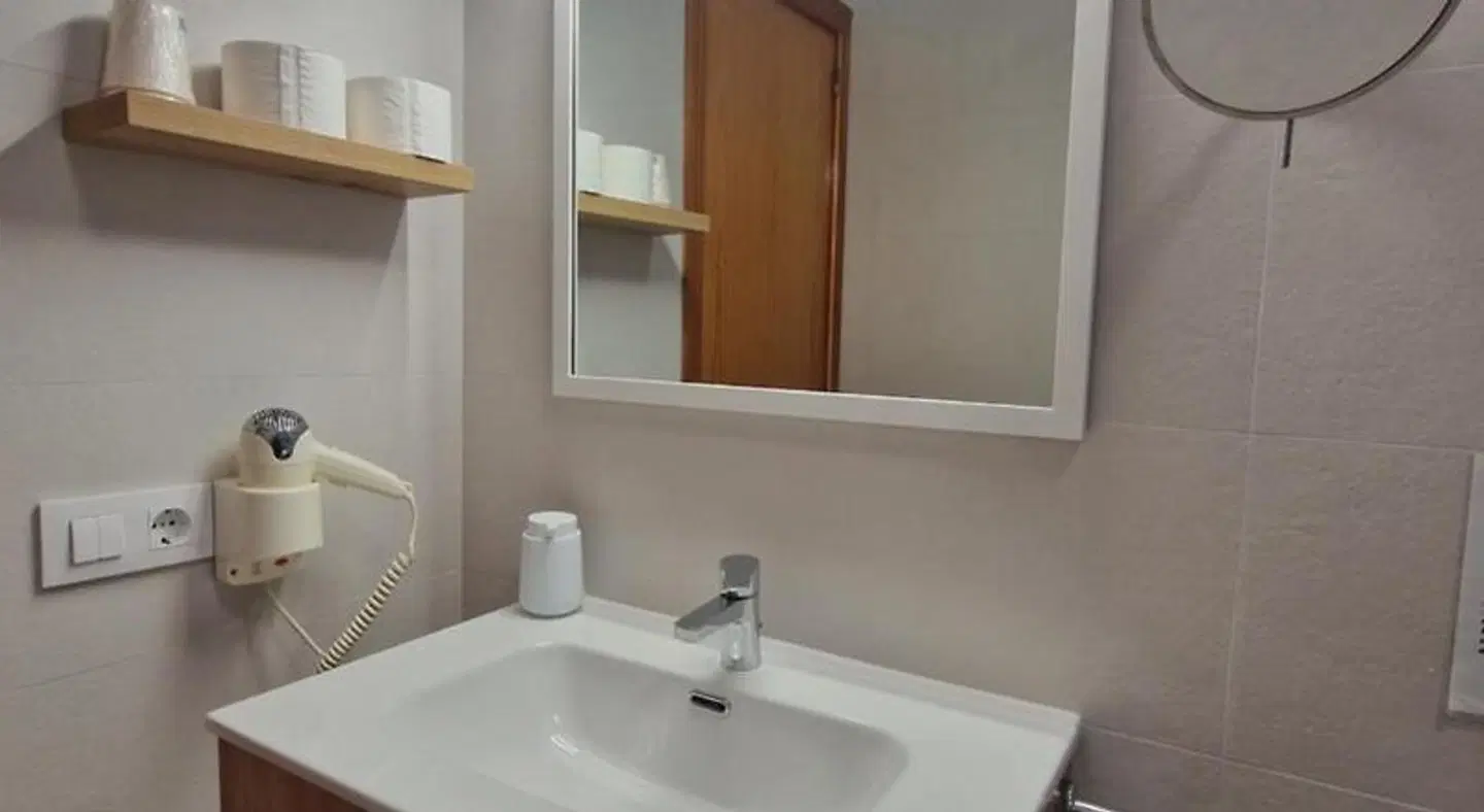 Hotel Bodegón De Peñiscola BATHROOM