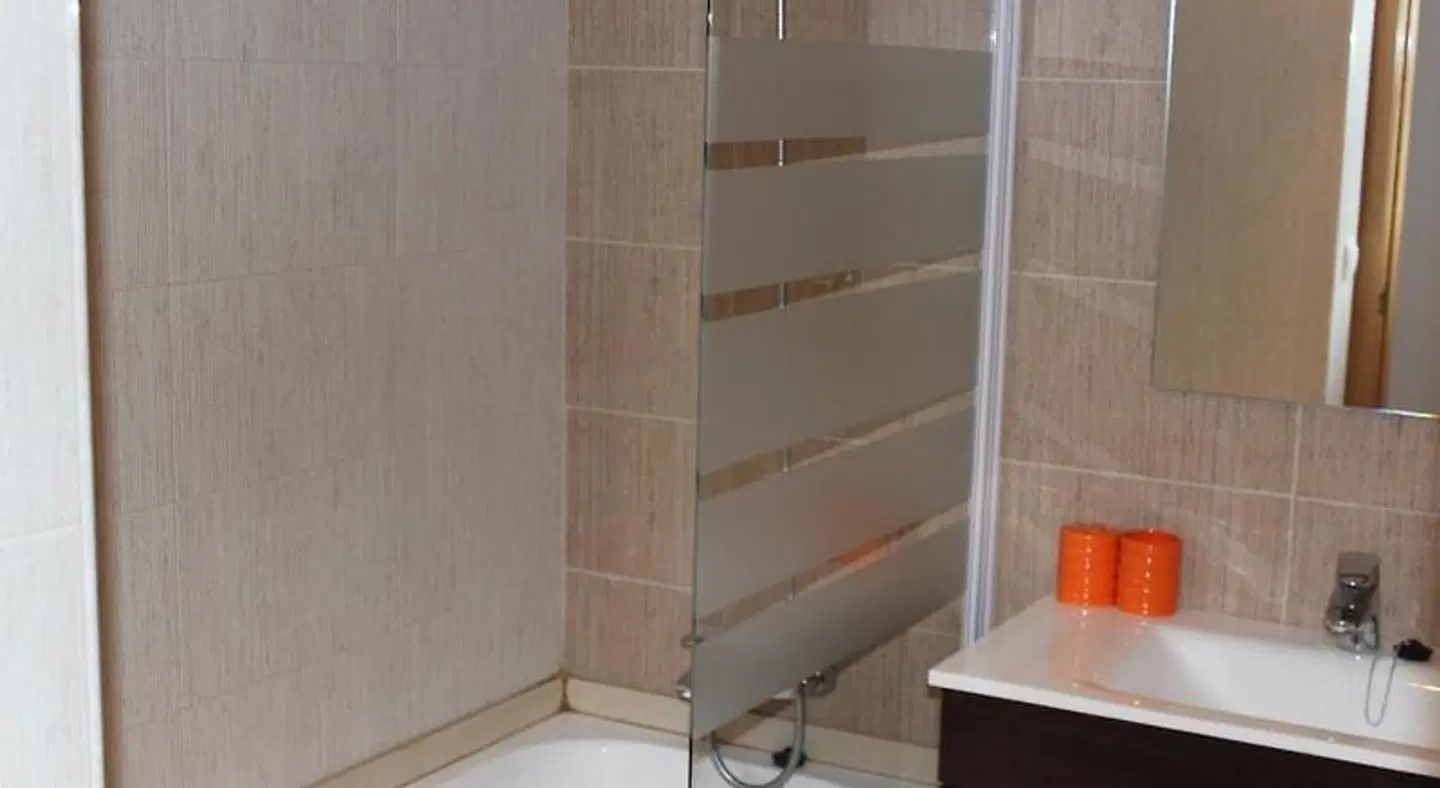 Malvarosa Beach Apartments by Hoom BATHROOM