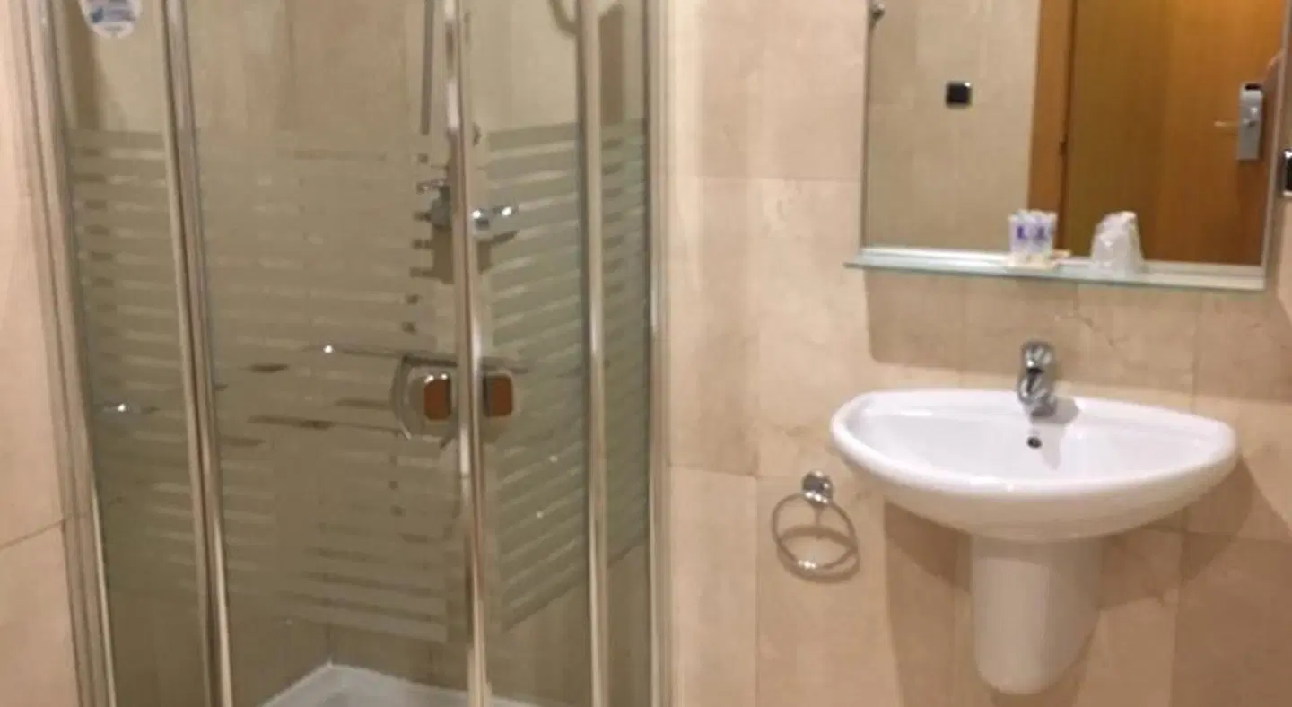 Encasa Hotel BATHROOM