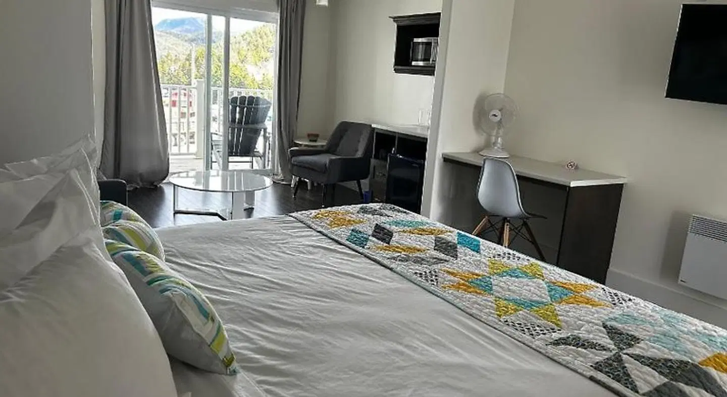 The Tides Inn ROOM_EXAMPLE