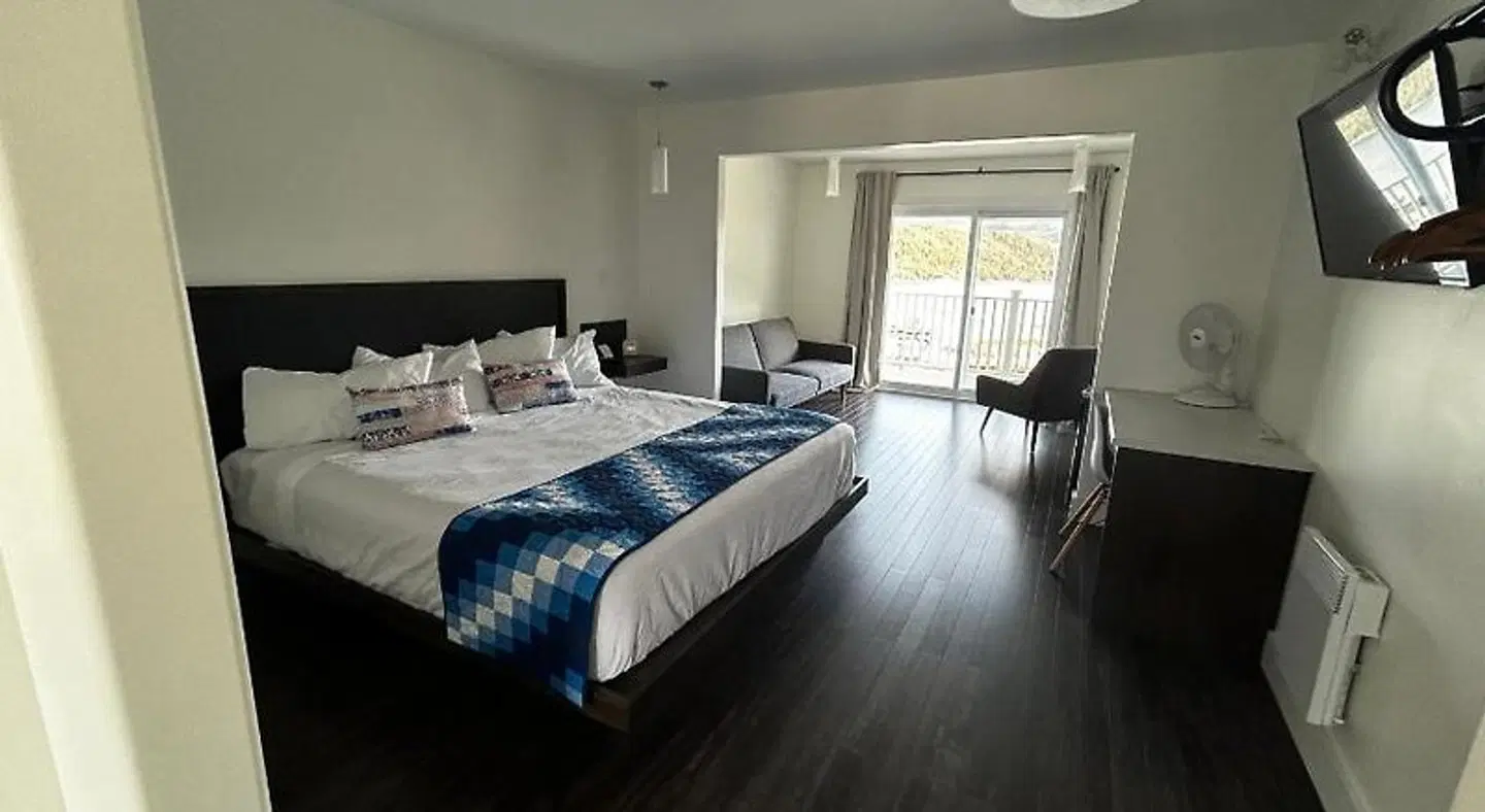 The Tides Inn ROOM_EXAMPLE