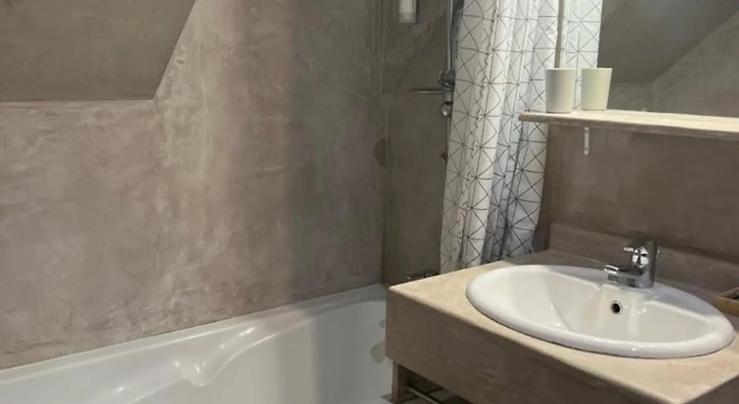 Hotel Le France BATHROOM