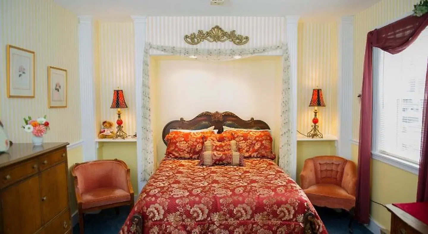 Anne's White Columns Inn ROOM_EXAMPLE