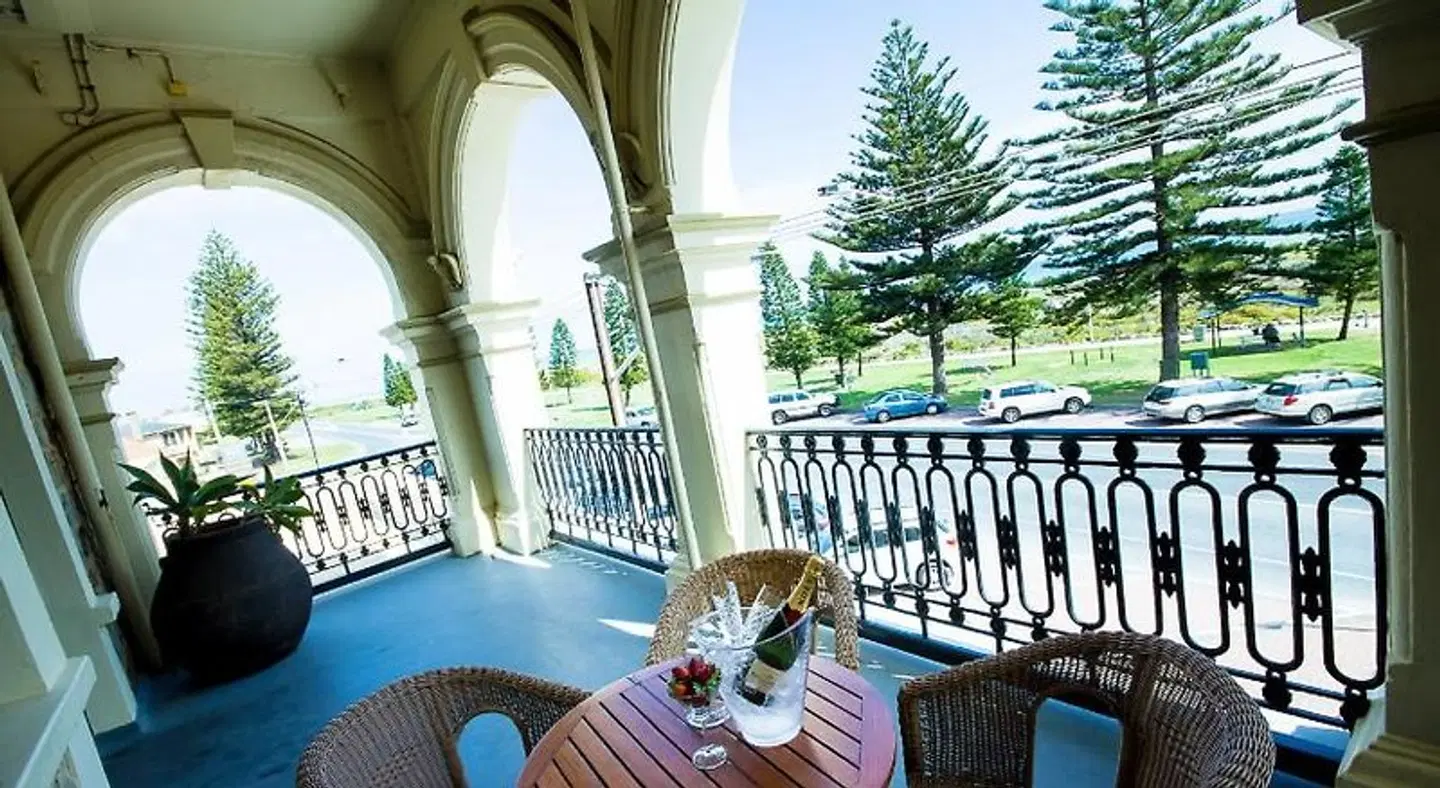 Largs Pier Hotel TERRACE